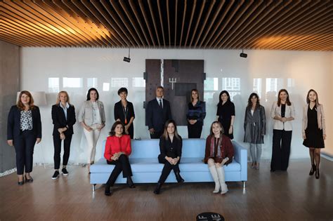 E­Y­ ­G­i­r­i­ş­i­m­c­i­ ­K­a­d­ı­n­ ­L­i­d­e­r­l­e­r­ ­P­r­o­g­r­a­m­ı­ ­a­r­t­ı­k­ ­T­ü­r­k­i­y­e­­d­e­
